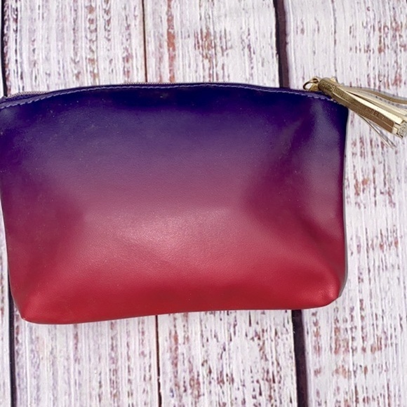 Travel bag with toiletries - Picture 8 of 8